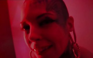 Freak bitch Mari Zombie undress acid-head