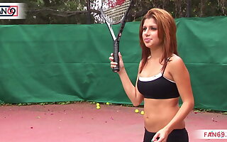 Hot Tennis Girls ficken riesigen Schwanz